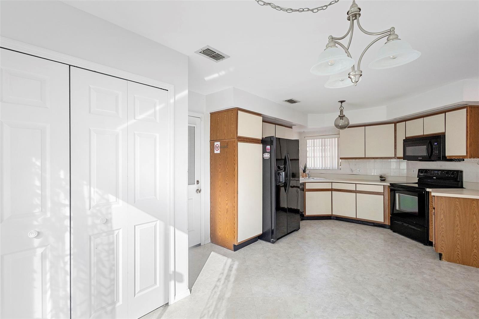 Image 19 of 43 For 1530 Larks Nest Court