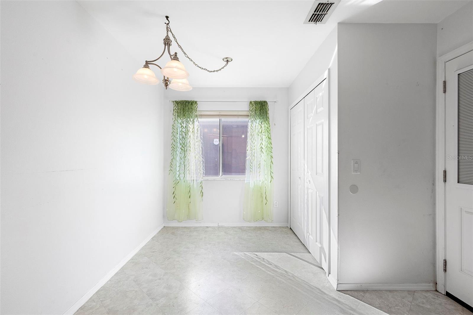 Image 20 of 43 For 1530 Larks Nest Court