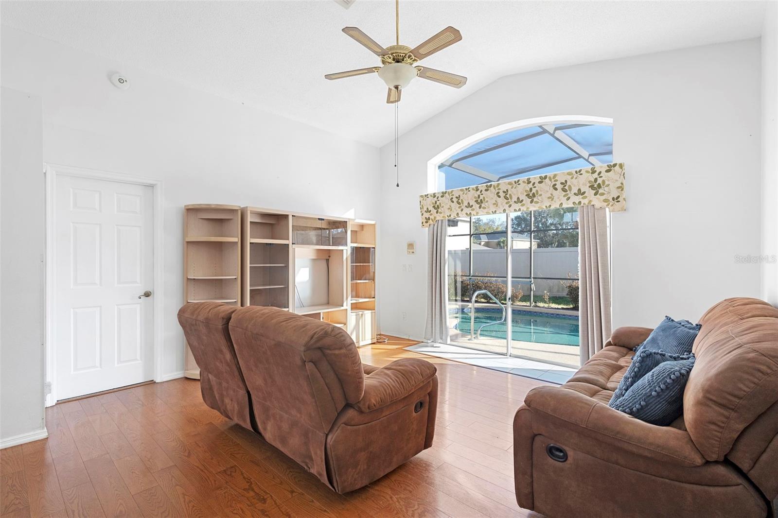 Image 9 of 43 For 1530 Larks Nest Court