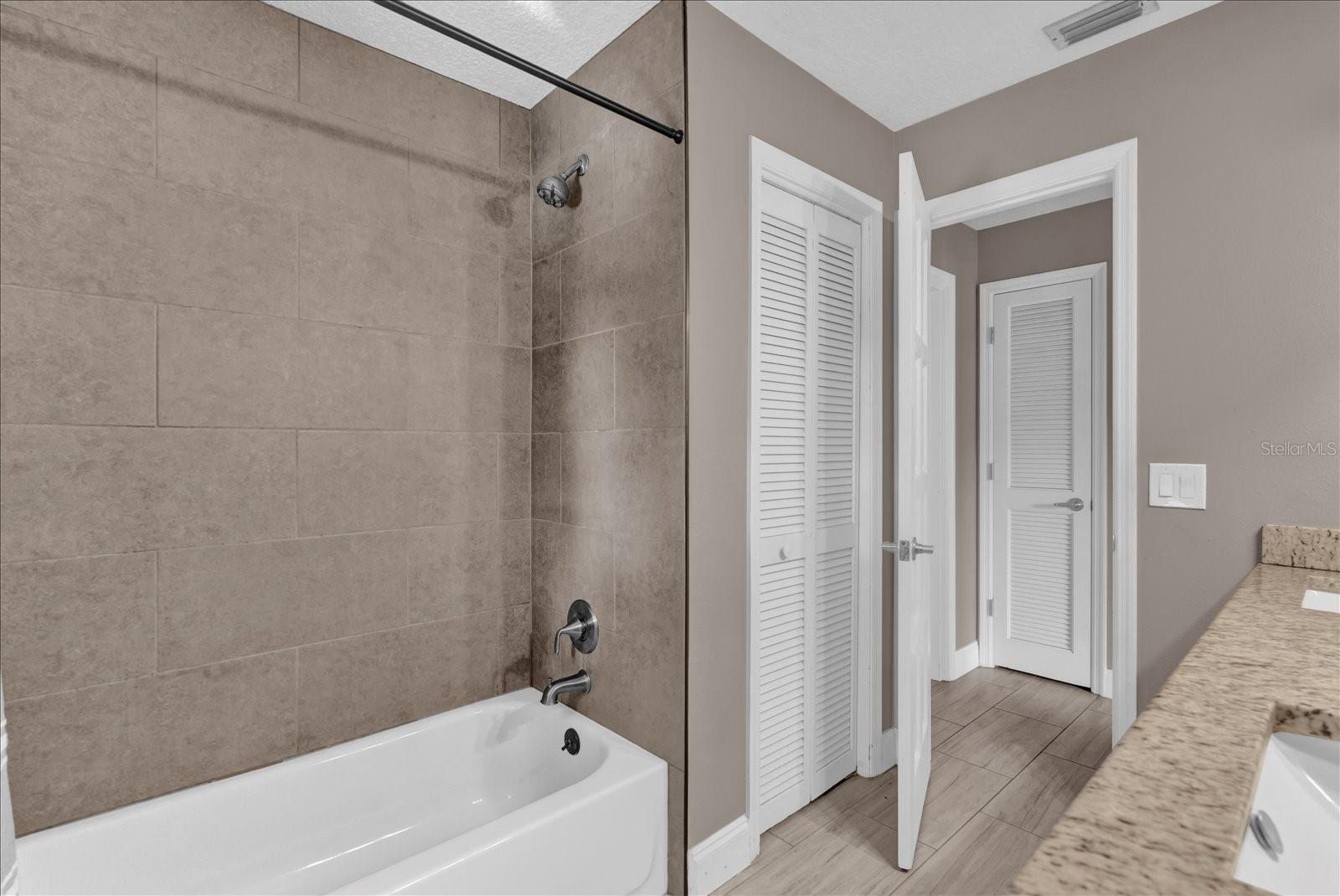 Image 17 of 27 For 1585 Randolph St