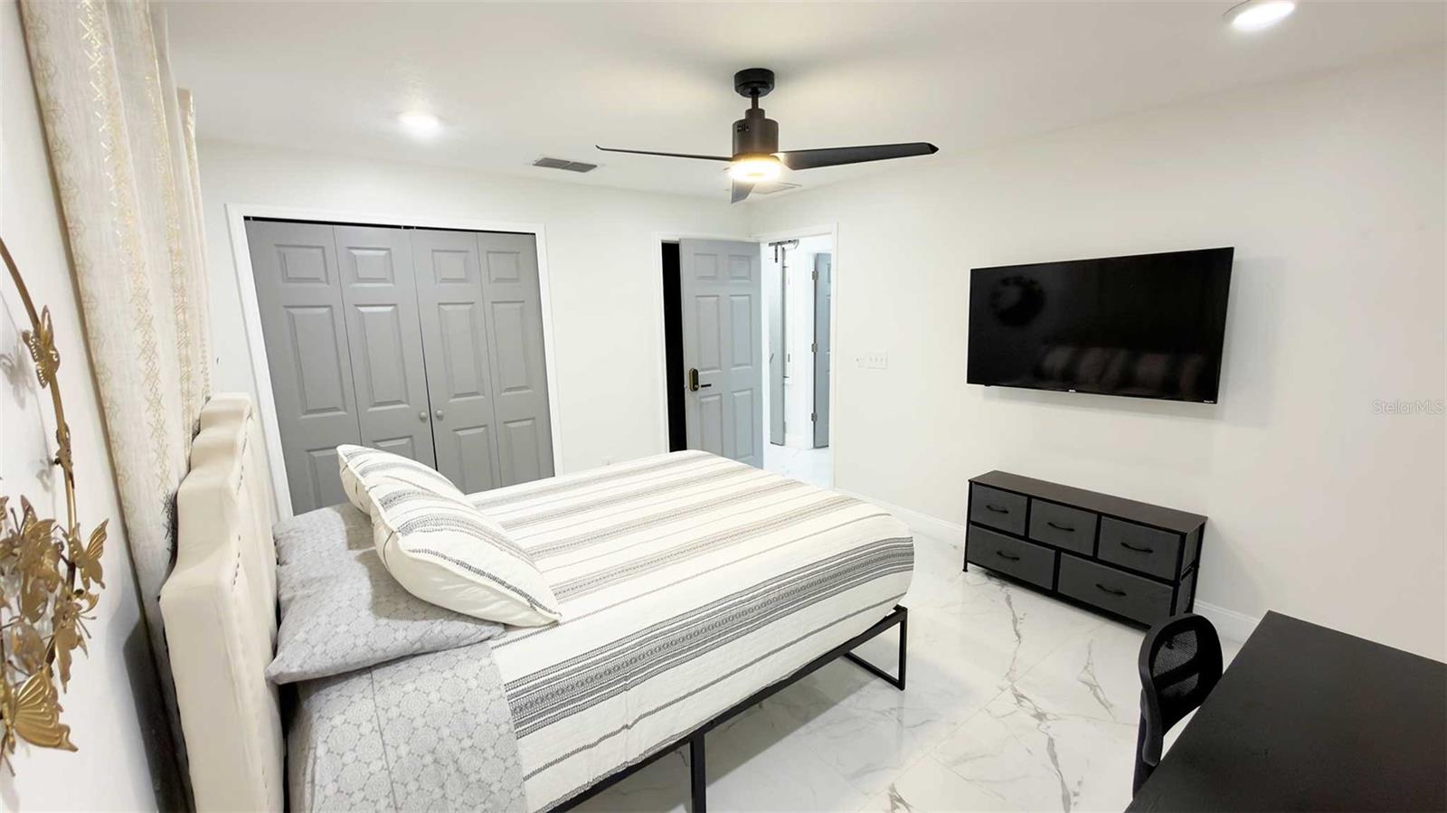 Image 21 of 50 For 1414 Harding Street