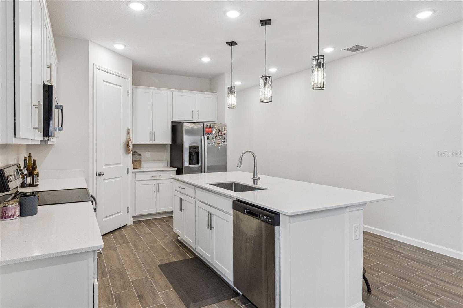 Image 10 of 31 For 654 Heritage Square Drive