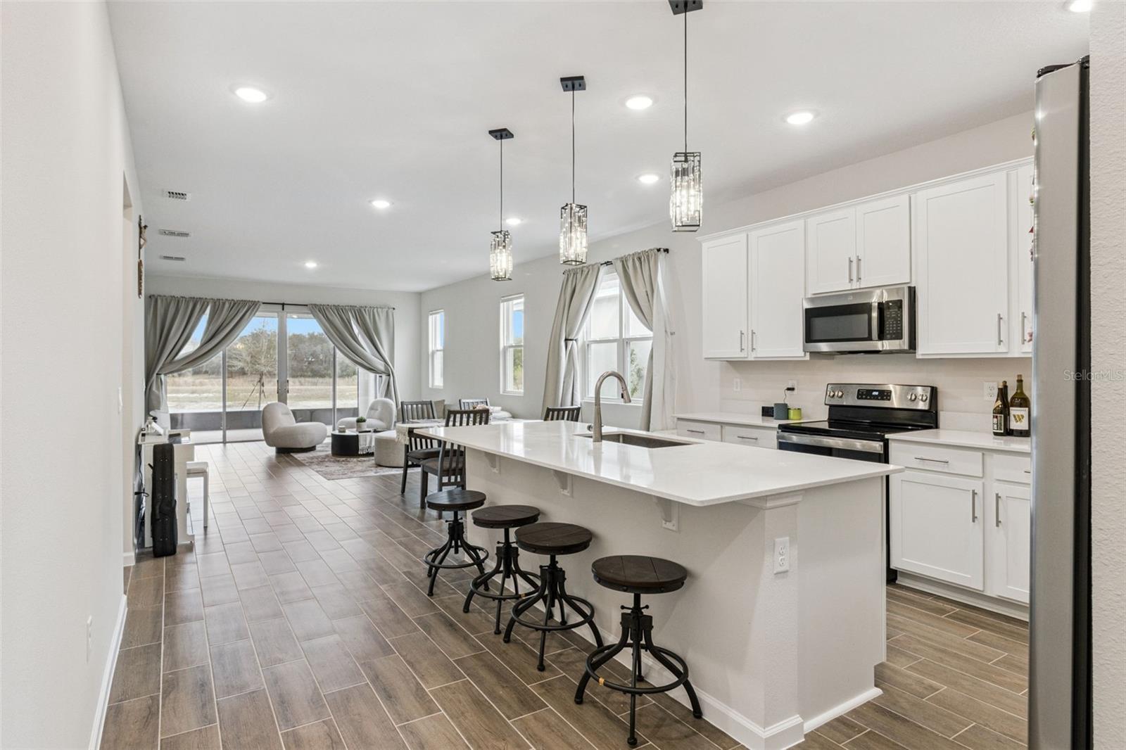 Image 14 of 31 For 654 Heritage Square Drive