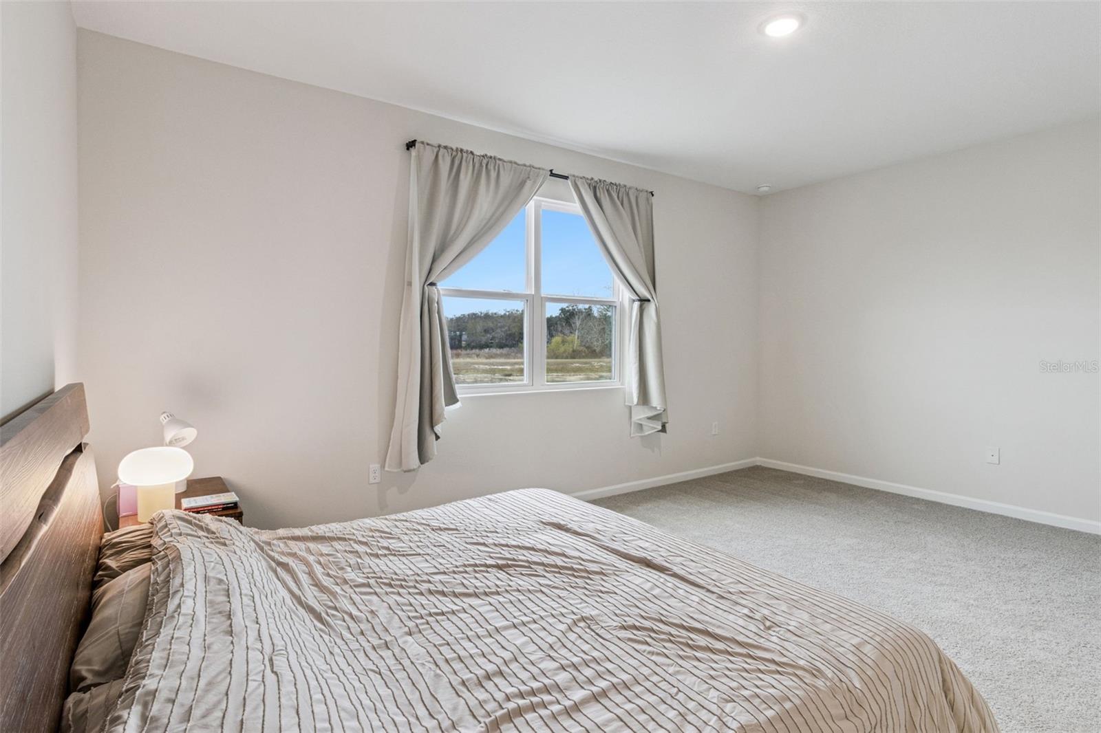 Image 19 of 31 For 654 Heritage Square Drive