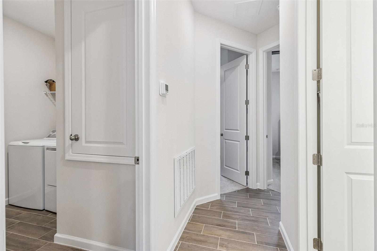 Image 21 of 31 For 654 Heritage Square Drive