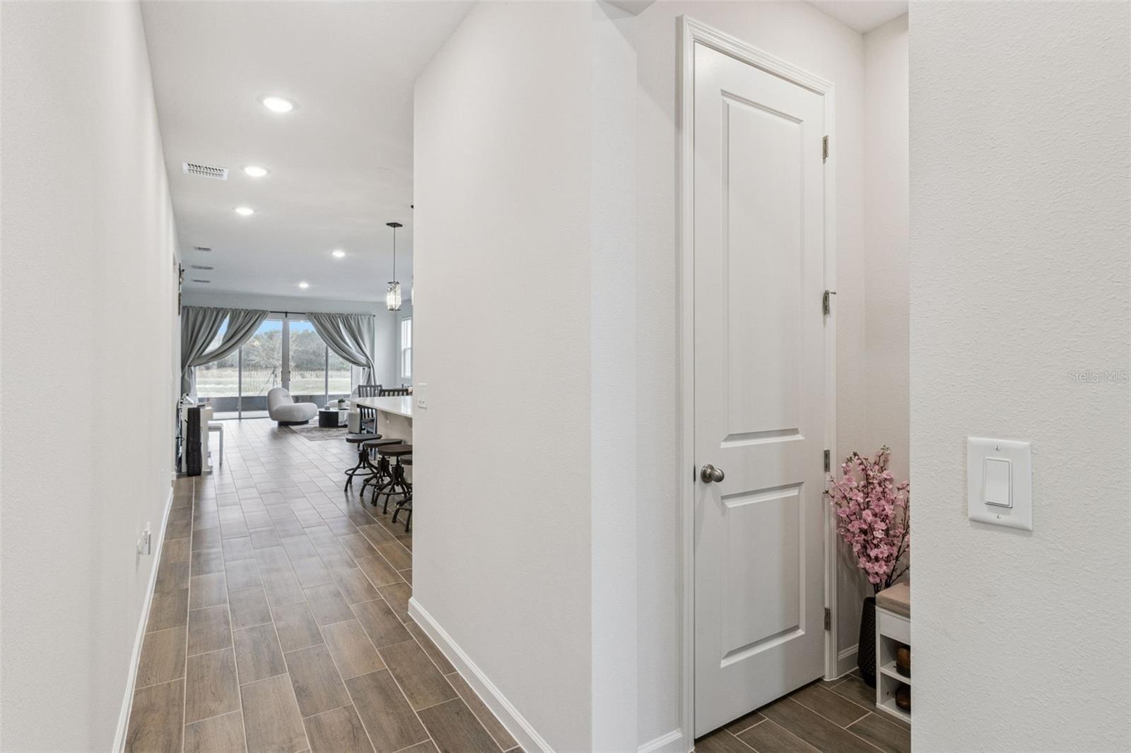 Image 4 of 31 For 654 Heritage Square Drive