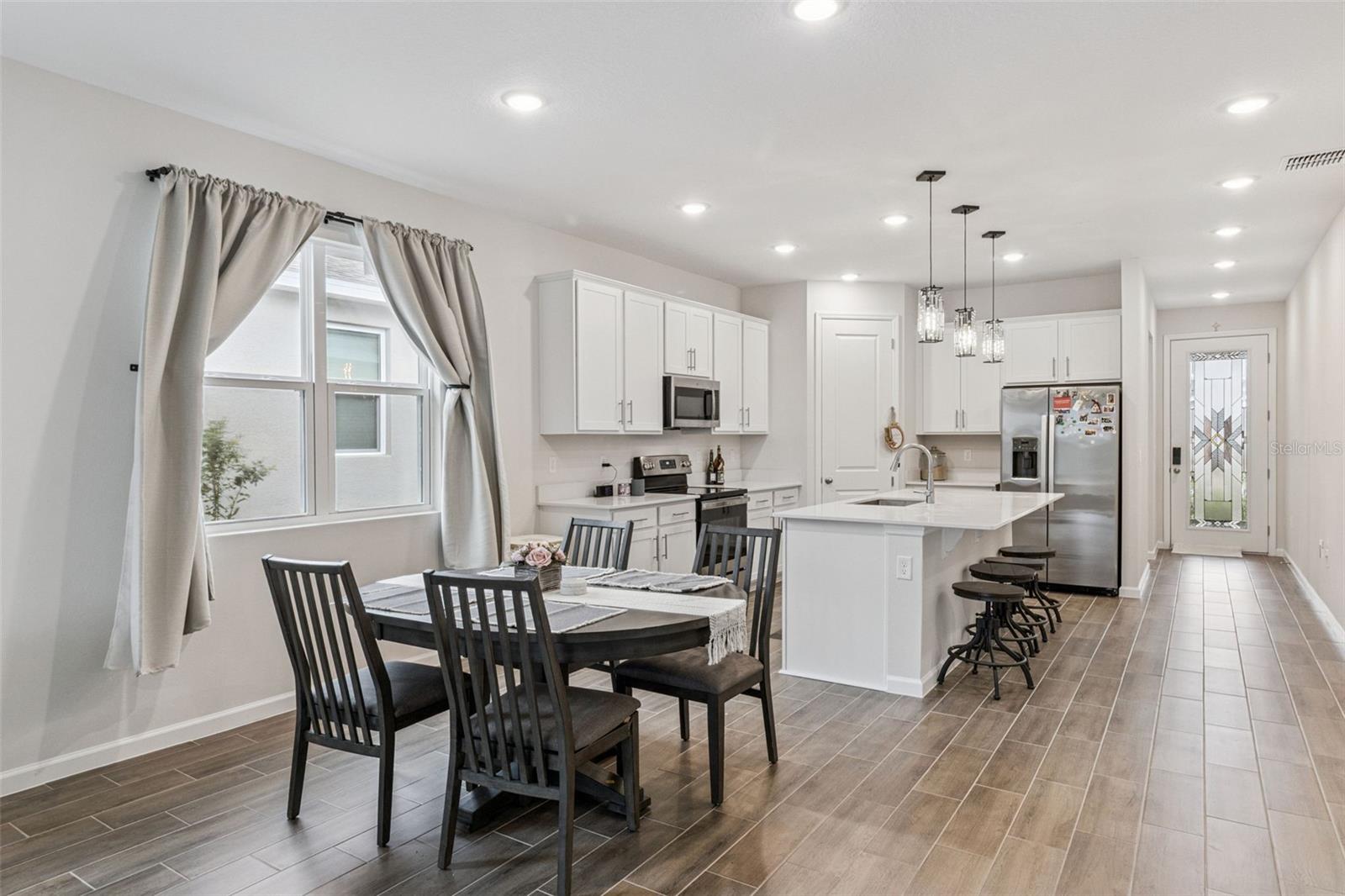 Image 8 of 31 For 654 Heritage Square Drive