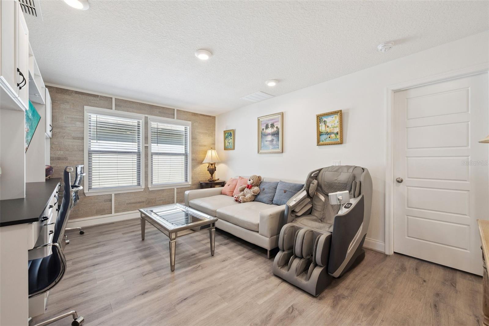 Image 15 of 46 For 9909 Aurea Moss Lane