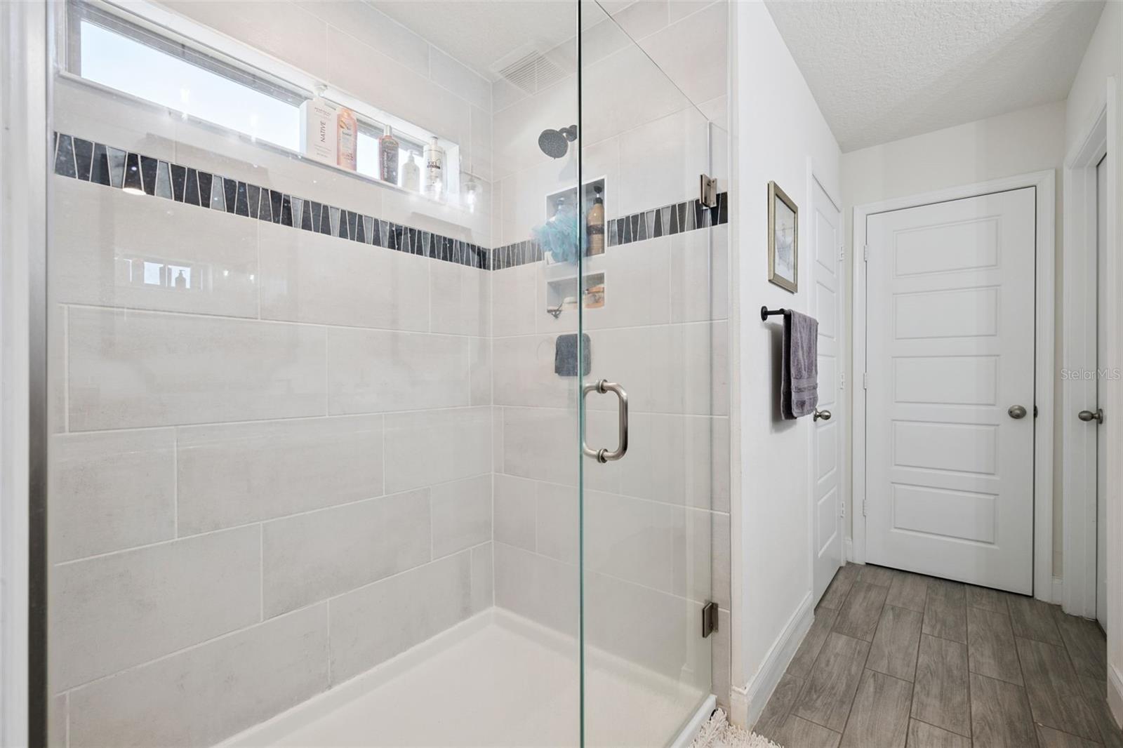 Image 24 of 46 For 9909 Aurea Moss Lane