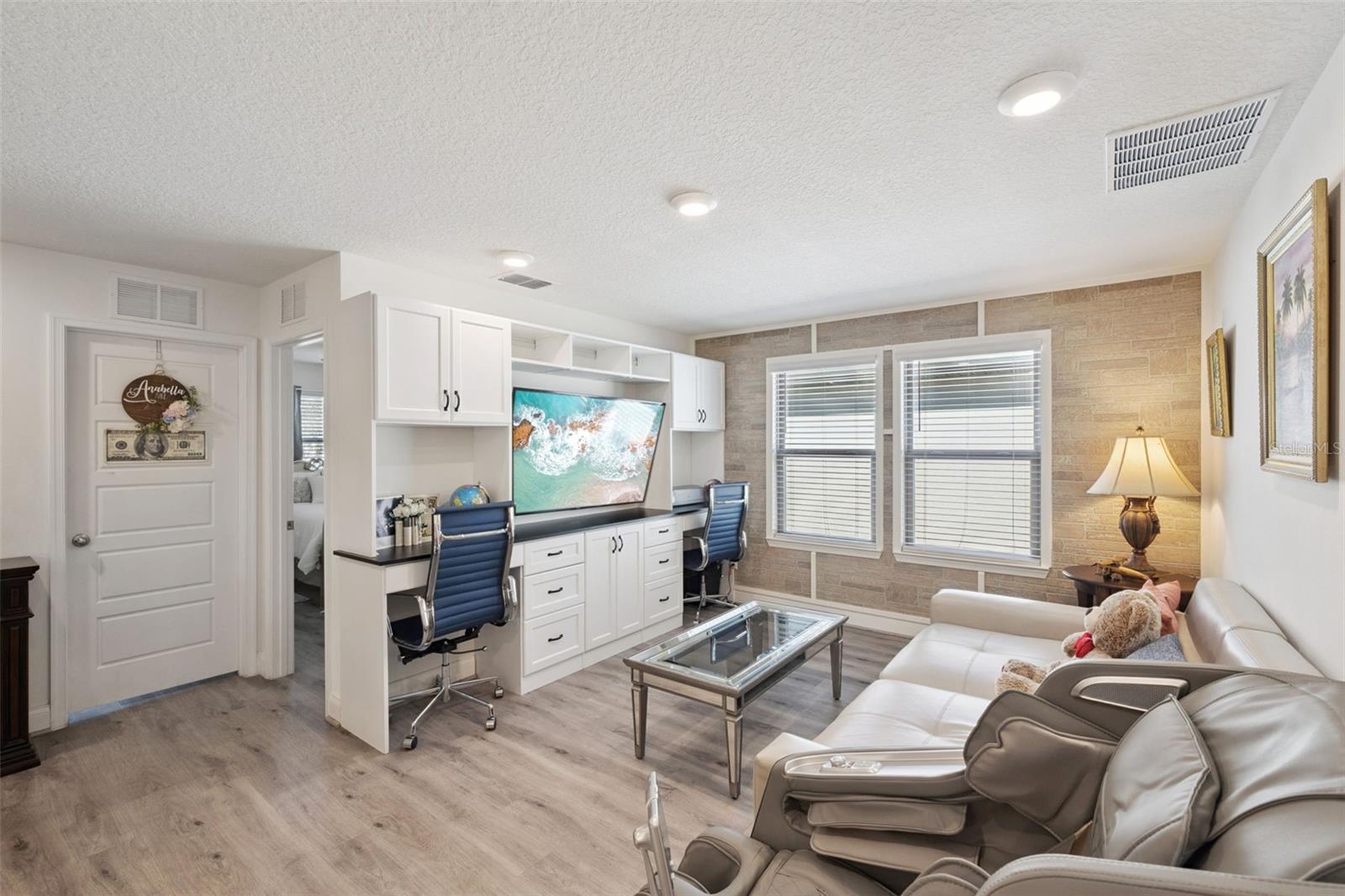 Image 7 of 46 For 9909 Aurea Moss Lane