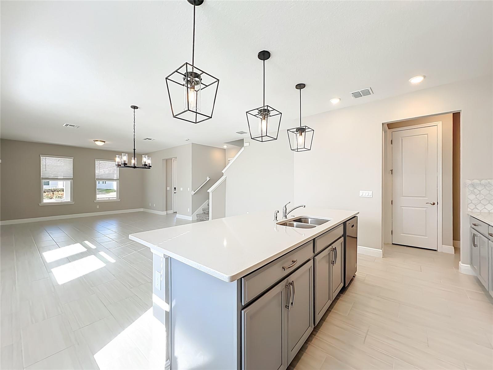 Image 14 of 51 For 4842 Lime Rickey Alley