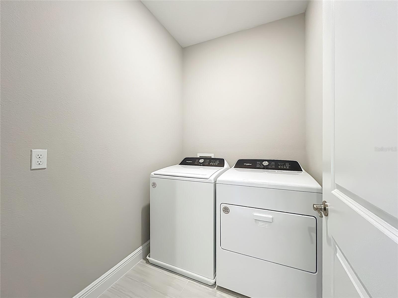 Image 40 of 51 For 4842 Lime Rickey Alley