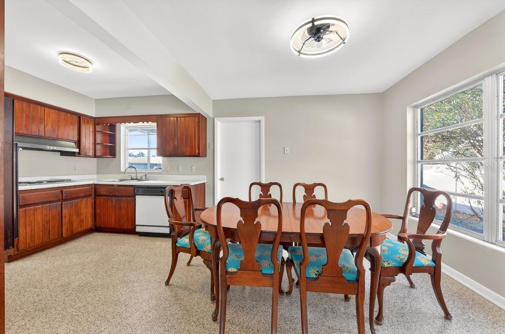 Image 14 of 76 For 419 Krueger Street