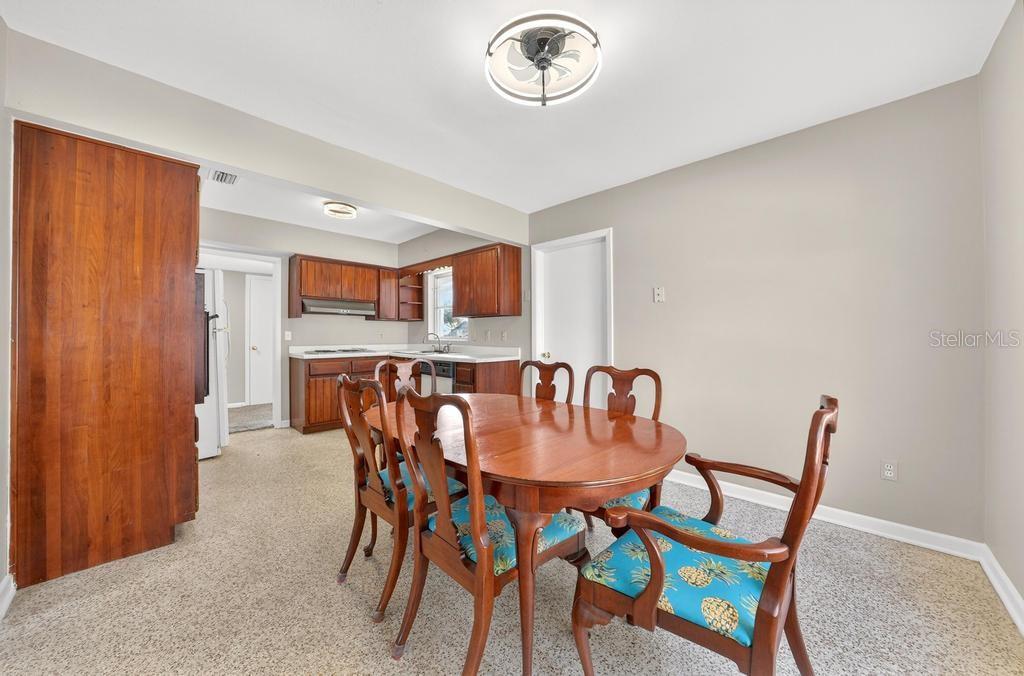 Image 15 of 76 For 419 Krueger Street