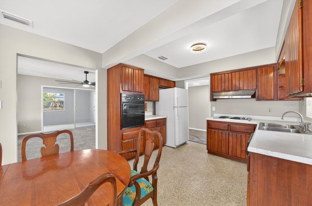 Image 17 of 76 For 419 Krueger Street