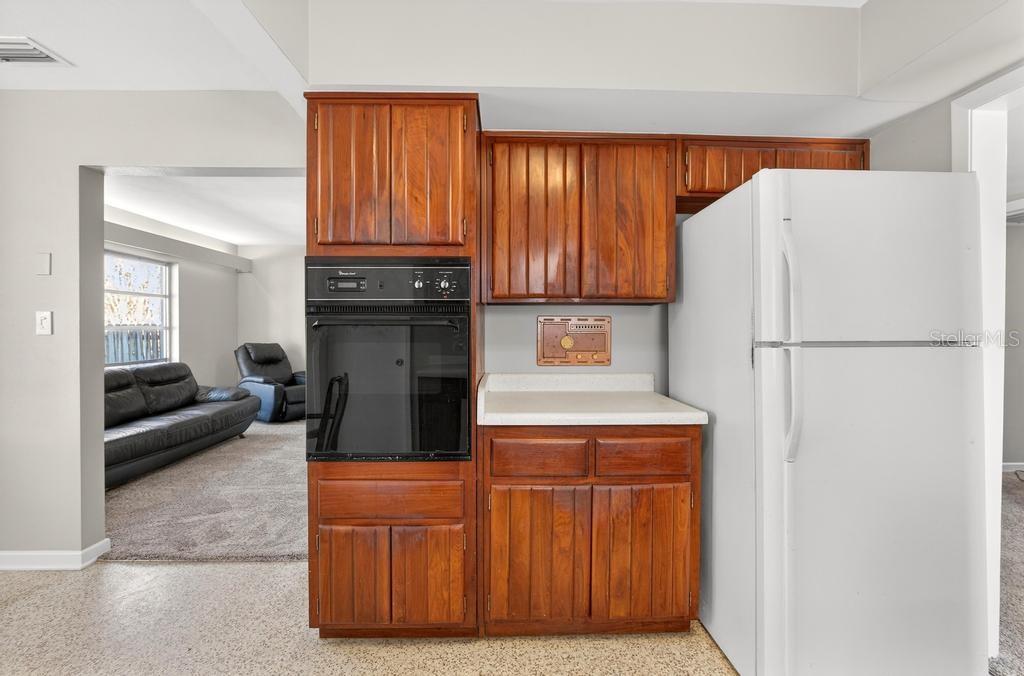 Image 22 of 76 For 419 Krueger Street