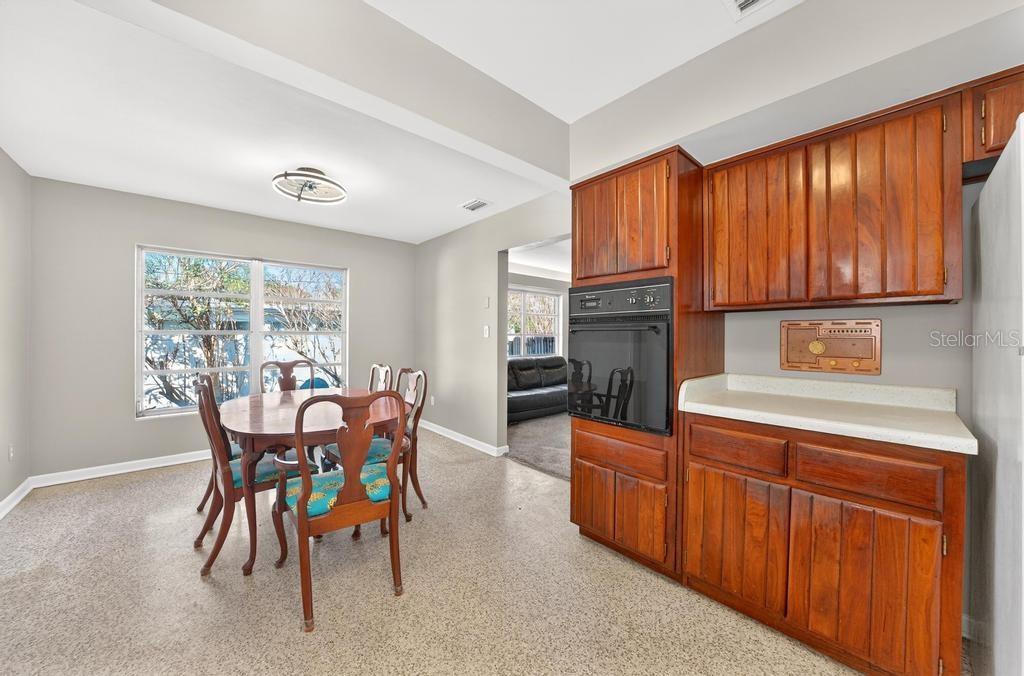 Image 23 of 76 For 419 Krueger Street