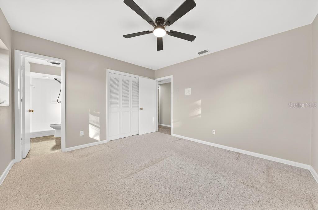 Image 36 of 76 For 419 Krueger Street