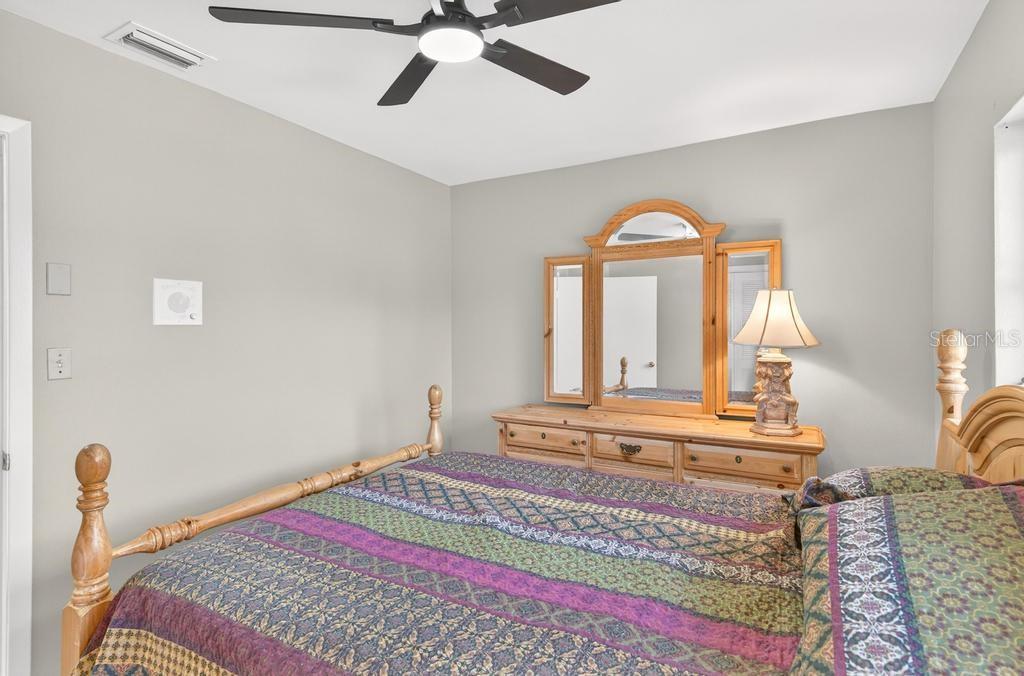 Image 40 of 76 For 419 Krueger Street