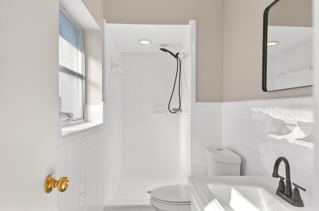 Image 46 of 76 For 419 Krueger Street