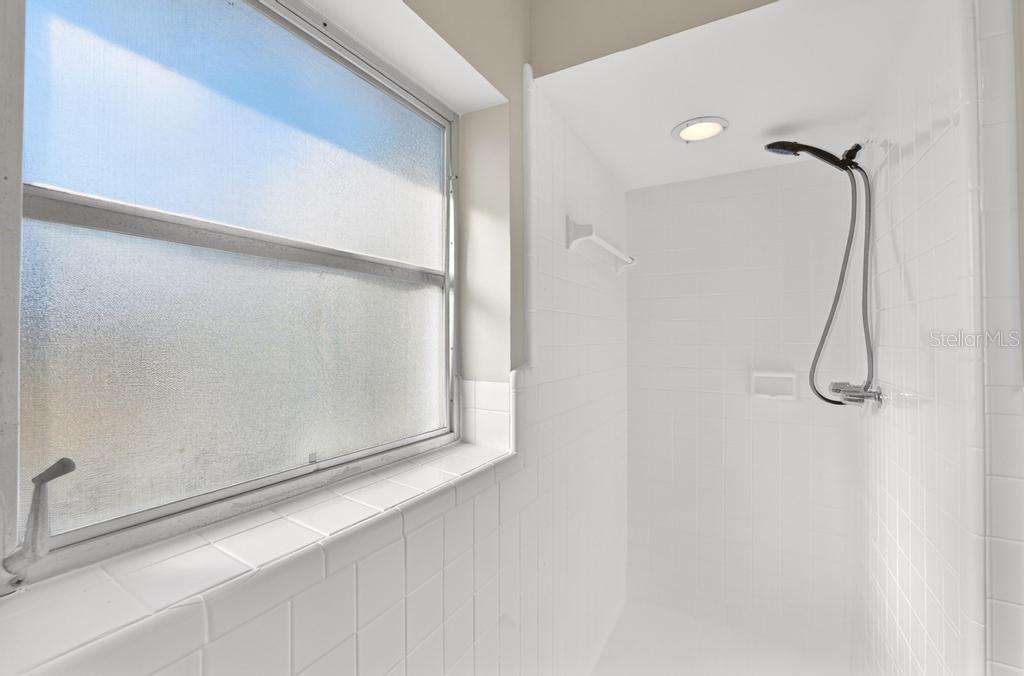 Image 47 of 76 For 419 Krueger Street