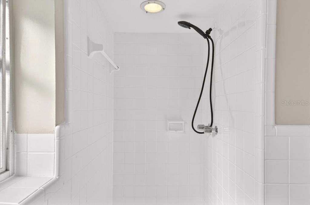 Image 48 of 76 For 419 Krueger Street