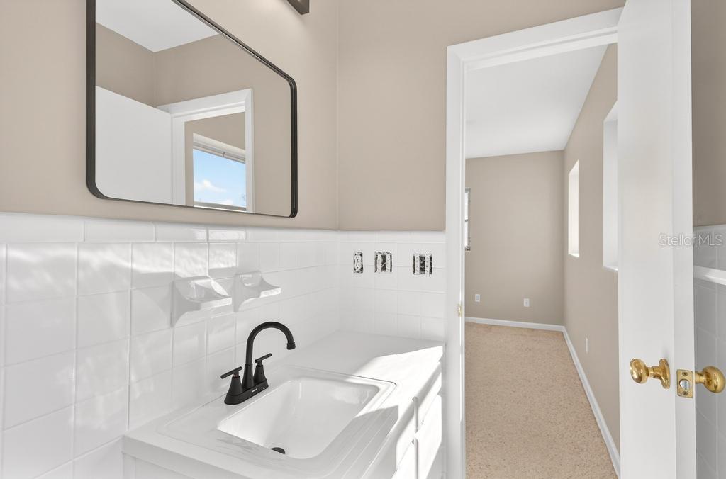 Image 50 of 76 For 419 Krueger Street