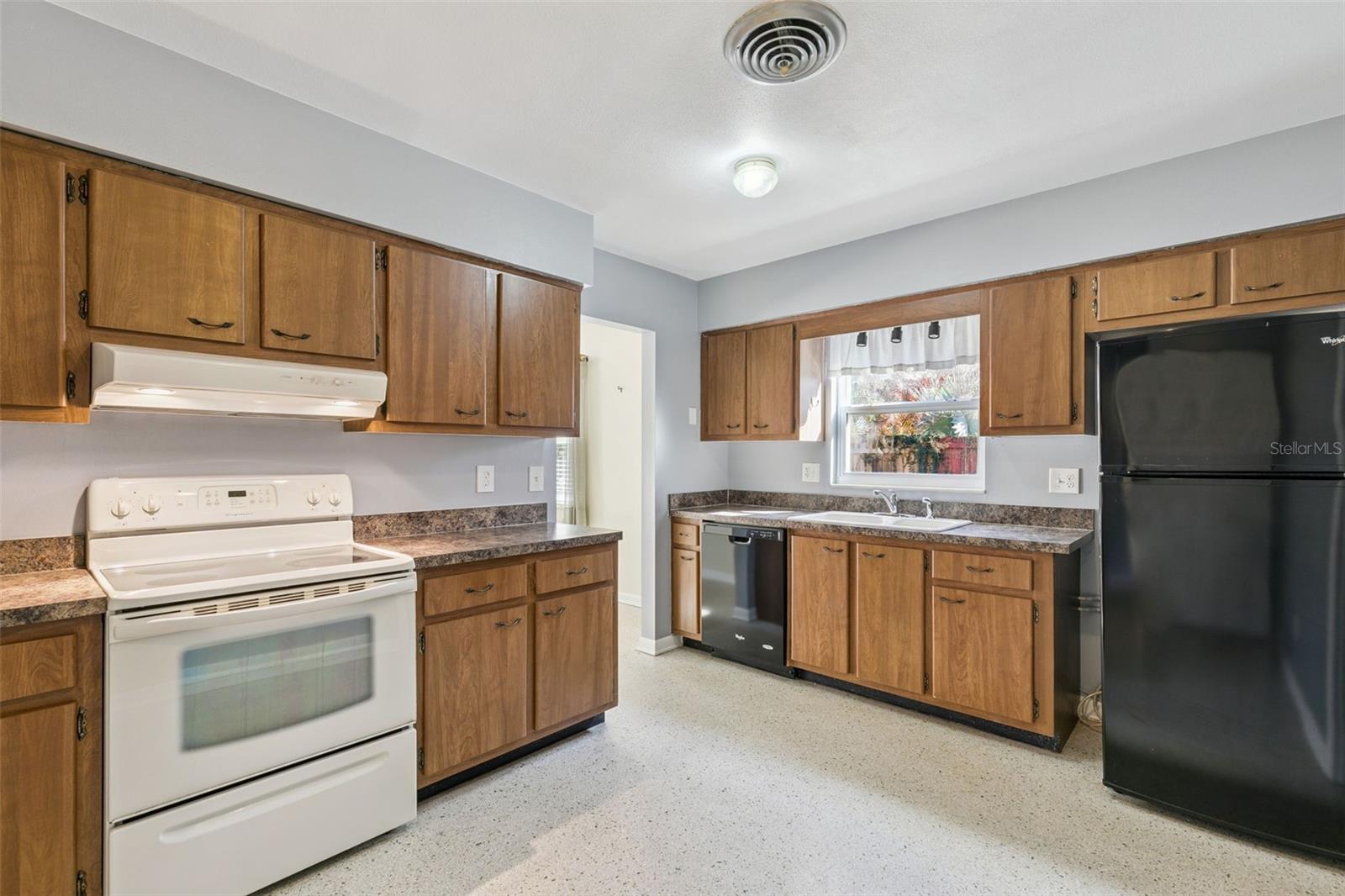 Image 14 of 33 For 521 Mason Street