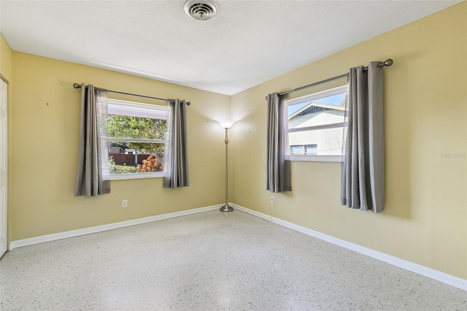 Image 20 of 33 For 521 Mason Street