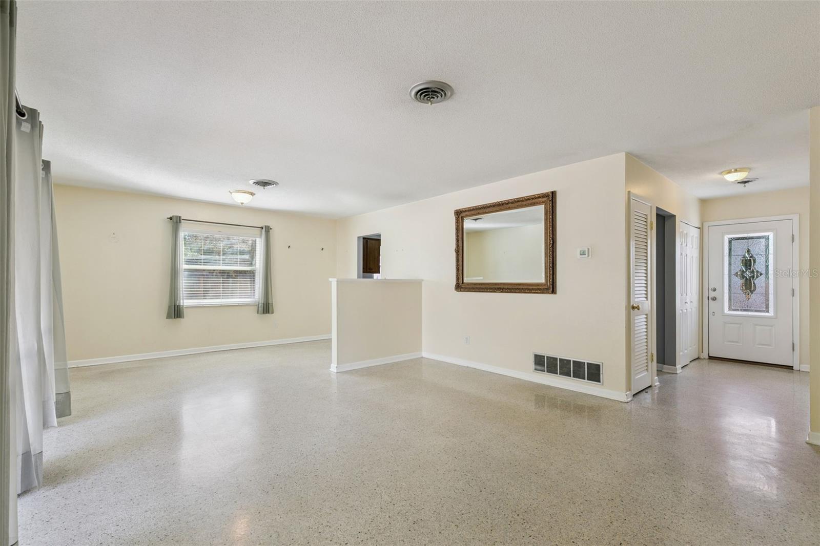 Image 7 of 33 For 521 Mason Street