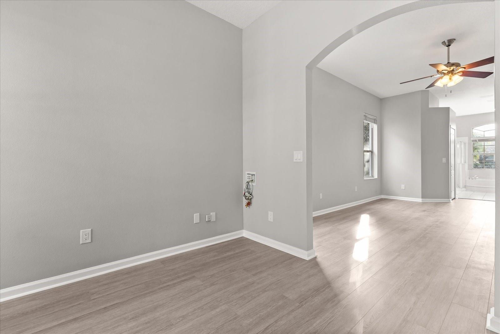 Image 15 of 39 For 523 Saddlewood Lane