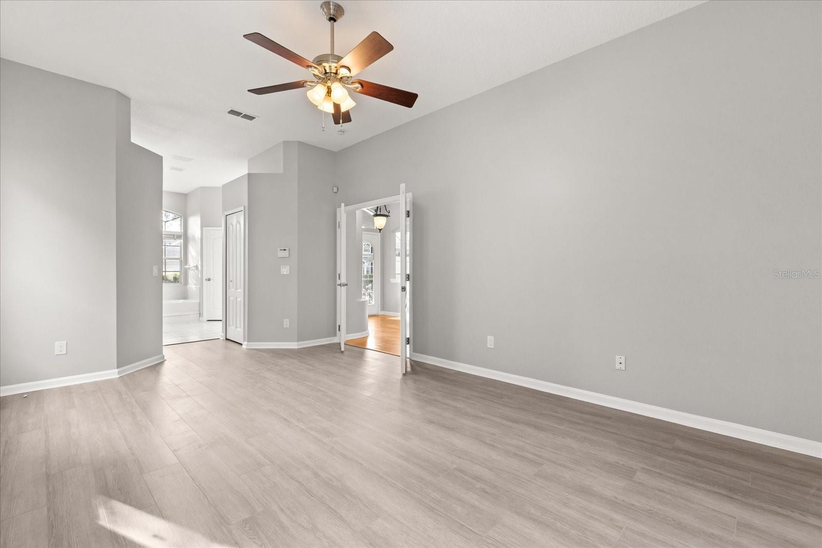 Image 25 of 39 For 523 Saddlewood Lane