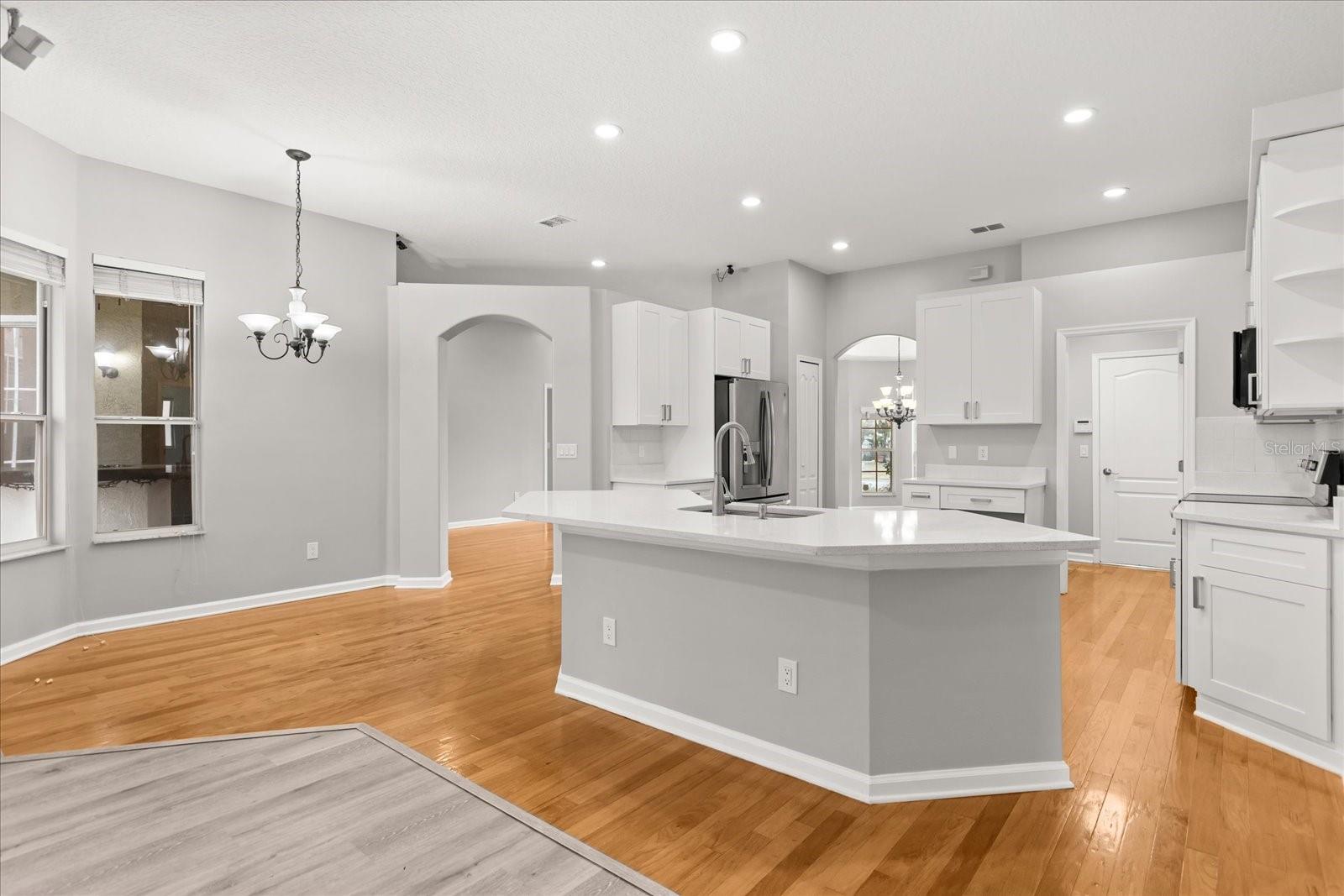 Image 6 of 39 For 523 Saddlewood Lane