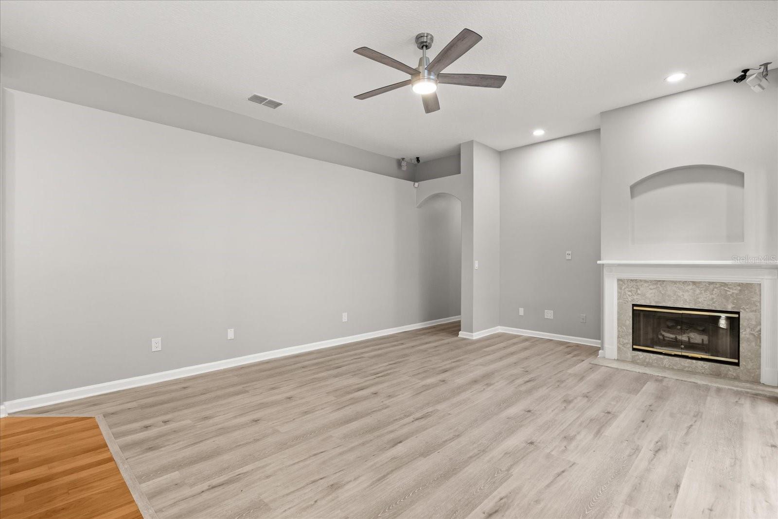 Image 8 of 39 For 523 Saddlewood Lane