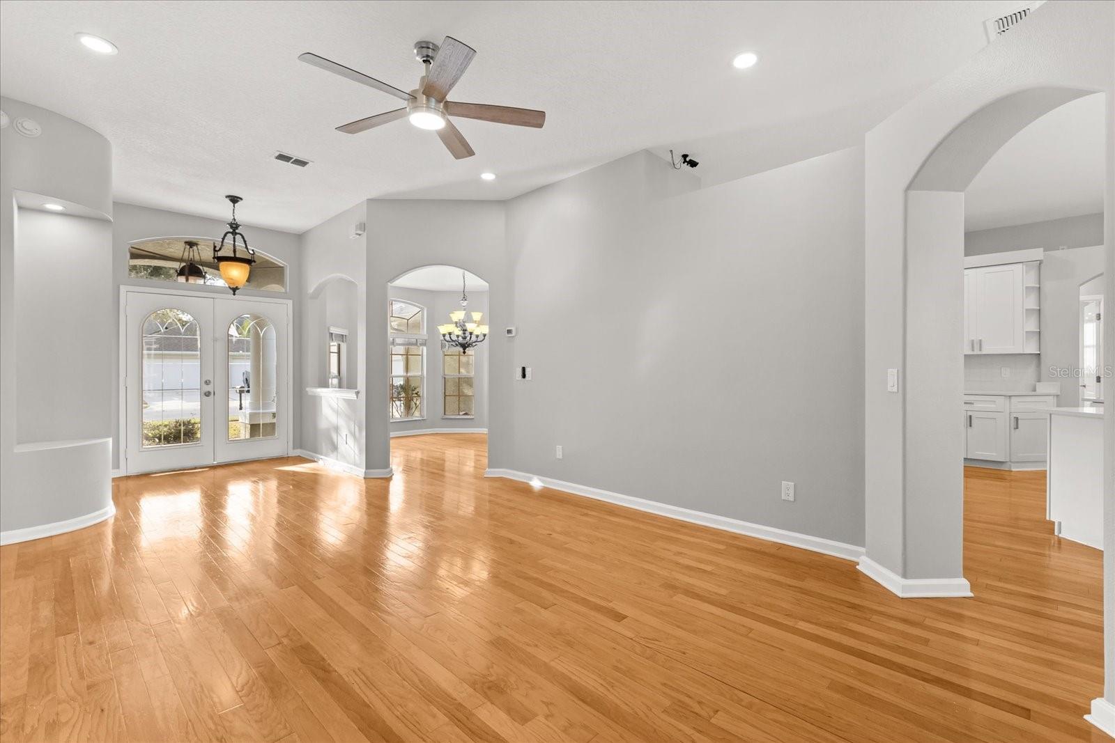 Image 9 of 39 For 523 Saddlewood Lane