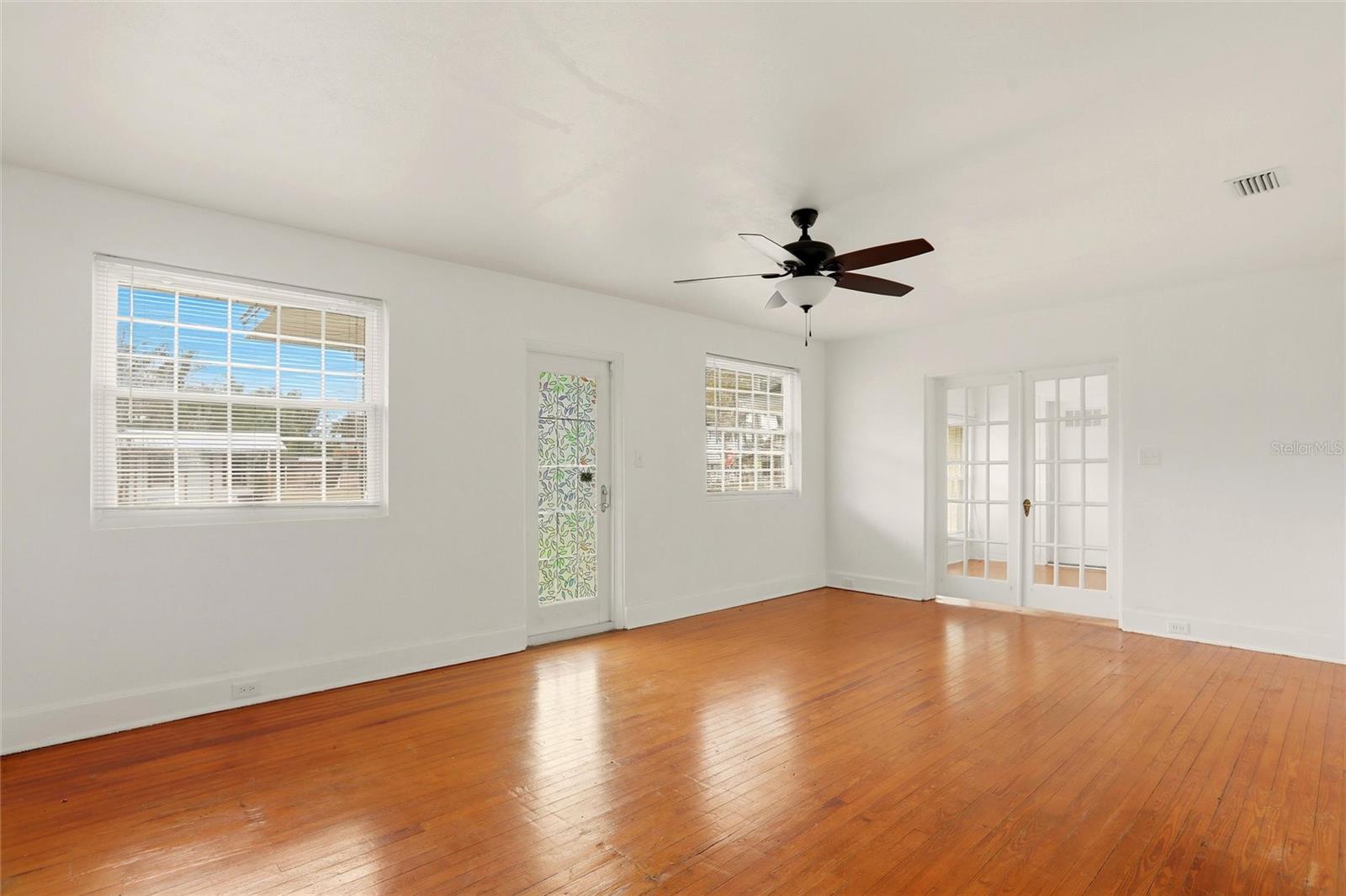 Image 13 of 34 For 404 Whidden Street