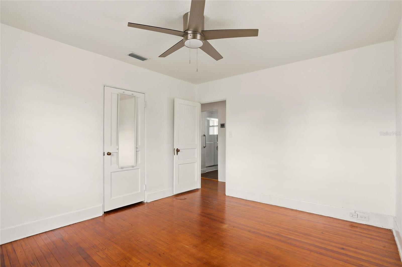 Image 23 of 34 For 404 Whidden Street