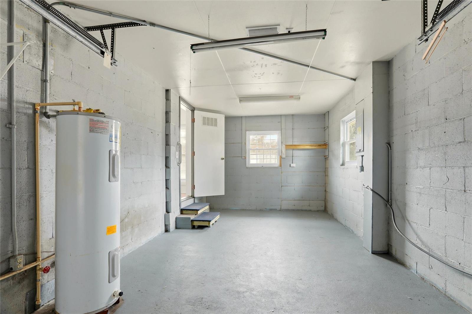 Image 25 of 34 For 404 Whidden Street