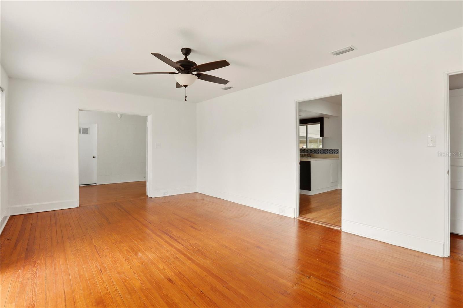 Image 5 of 34 For 404 Whidden Street