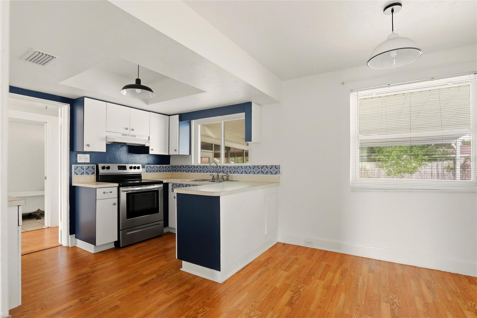 Image 8 of 34 For 404 Whidden Street