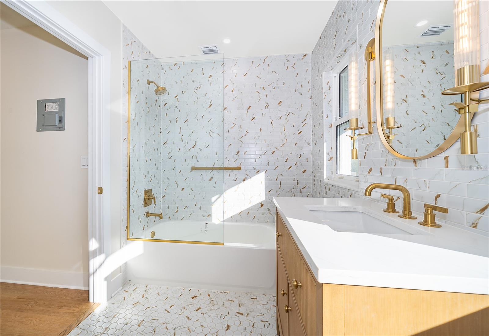 Image 17 of 21 For 421 Fairbanks Avenue