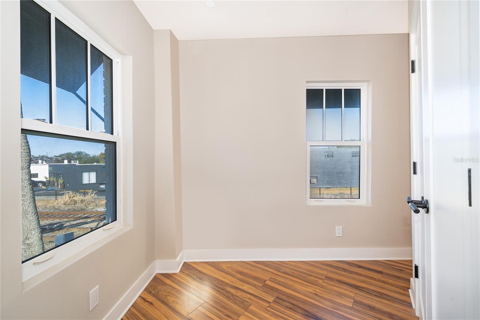 Image 20 of 21 For 421 Fairbanks Avenue