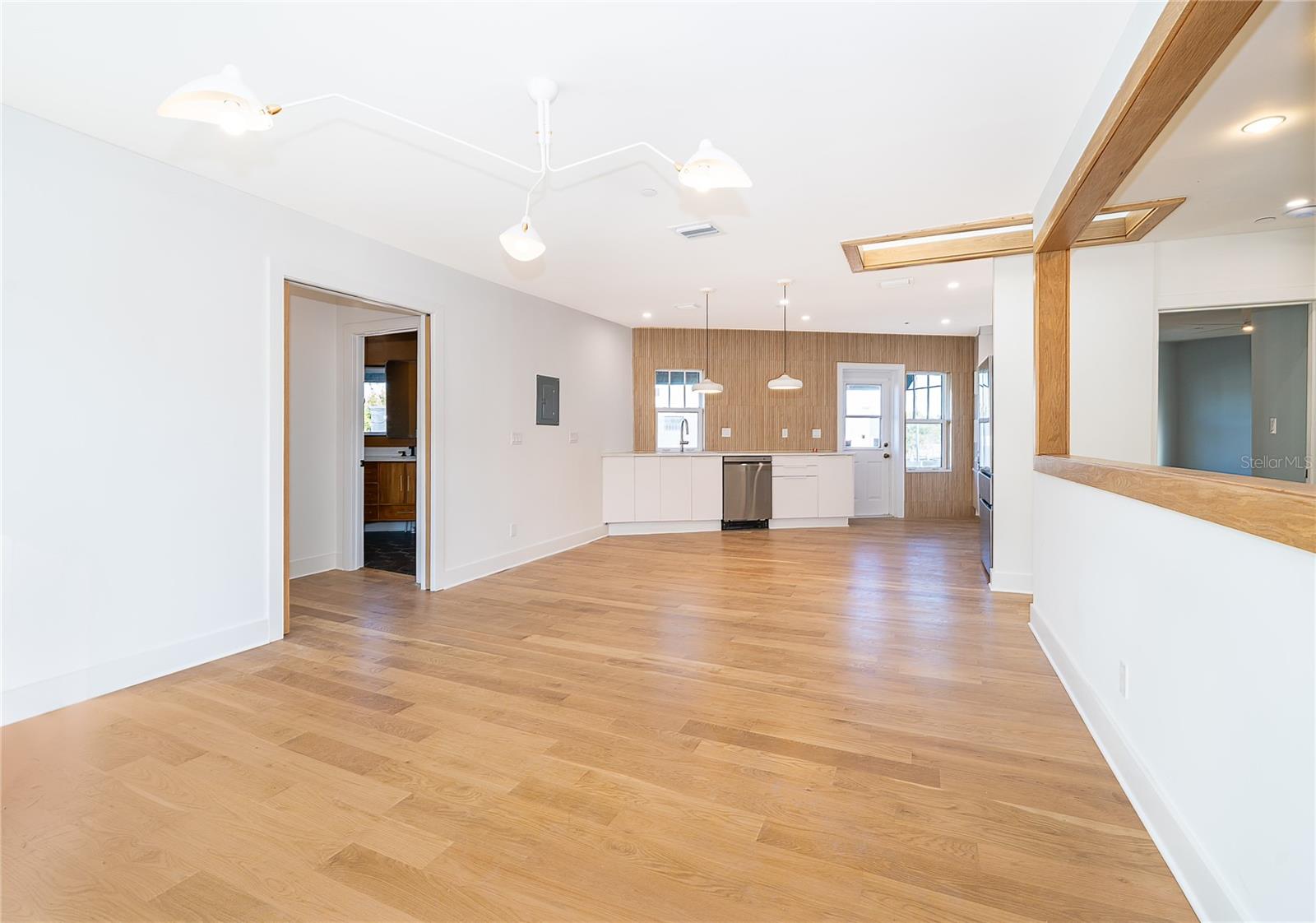 Image 7 of 21 For 421 Fairbanks Avenue