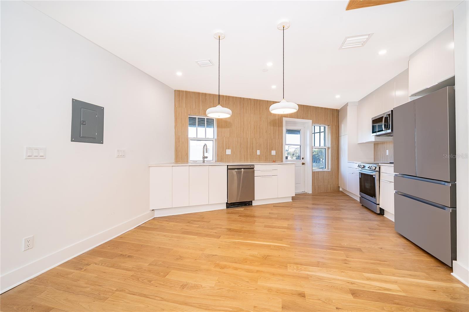 Image 8 of 21 For 421 Fairbanks Avenue