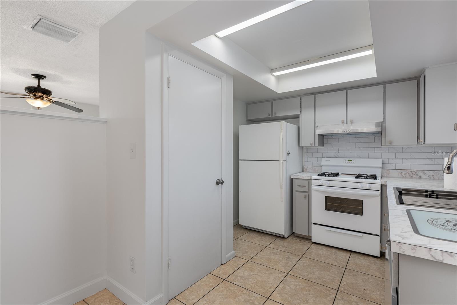 Image 11 of 33 For 470 Violet Dell