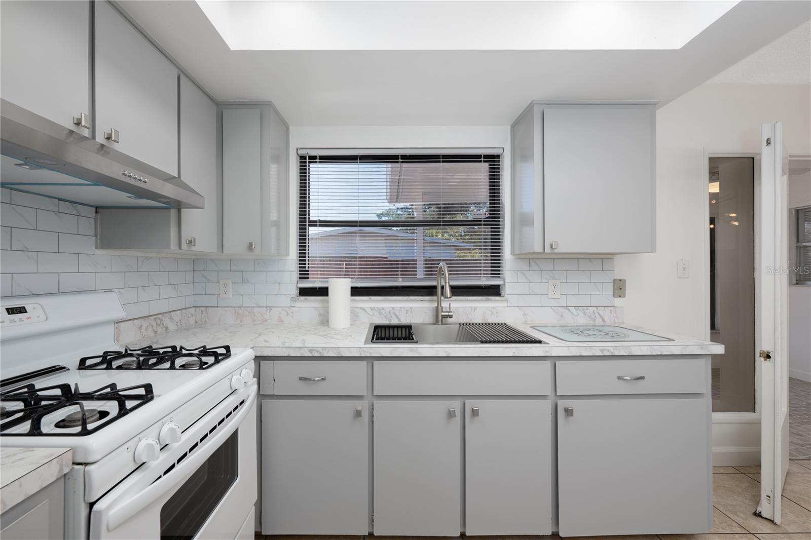 Image 12 of 33 For 470 Violet Dell