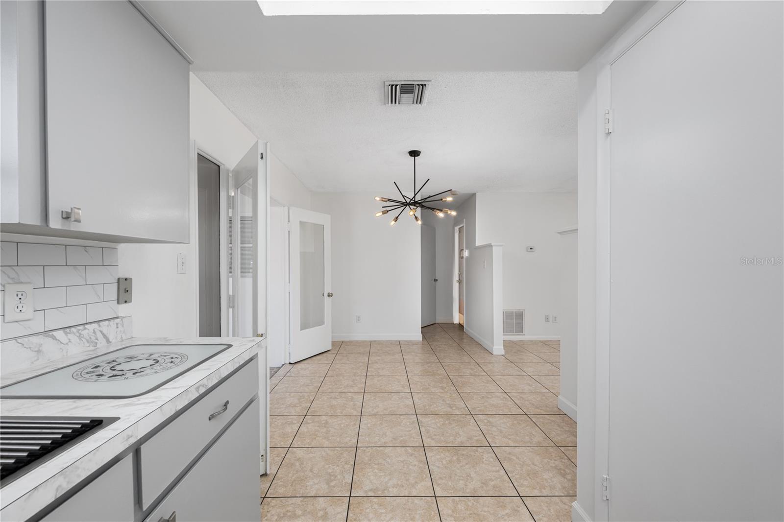 Image 13 of 33 For 470 Violet Dell