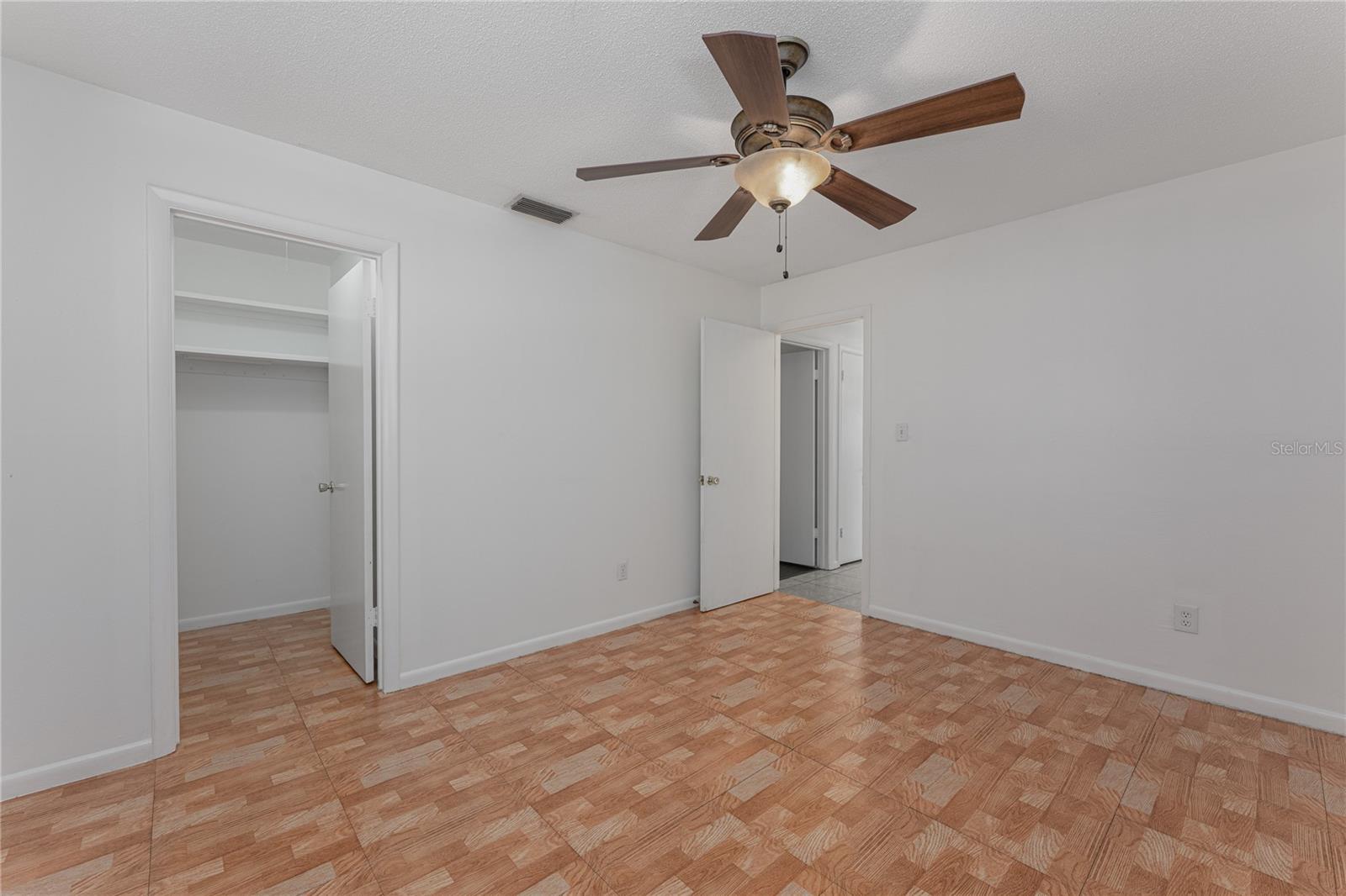 Image 17 of 33 For 470 Violet Dell