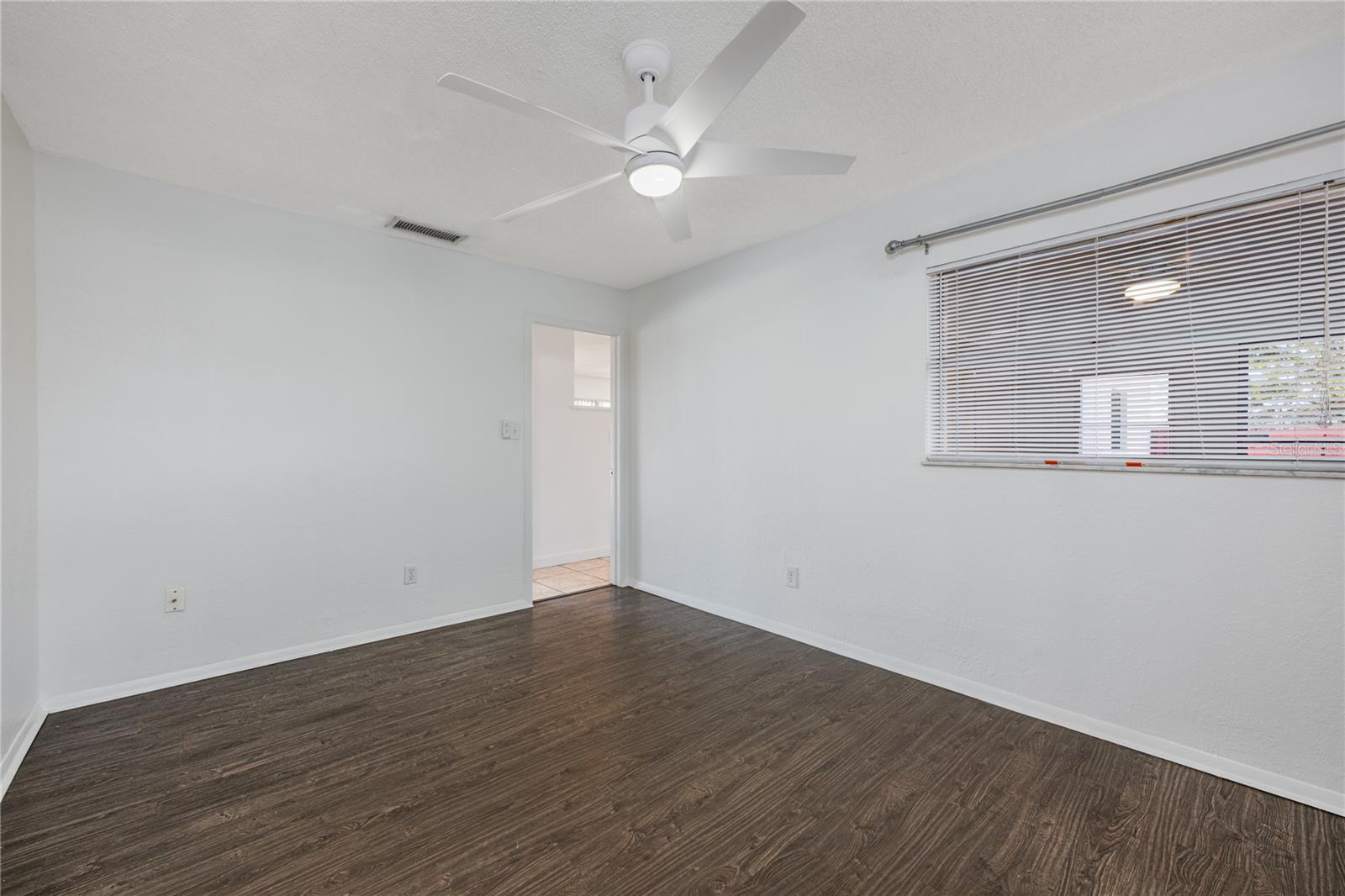 Image 19 of 33 For 470 Violet Dell