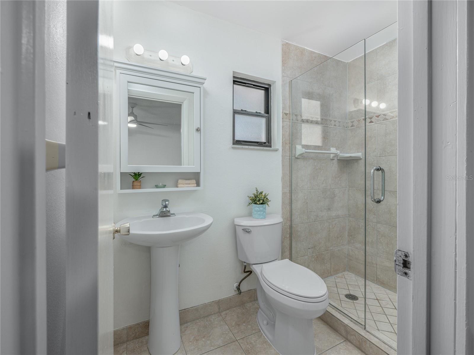 Image 23 of 33 For 470 Violet Dell